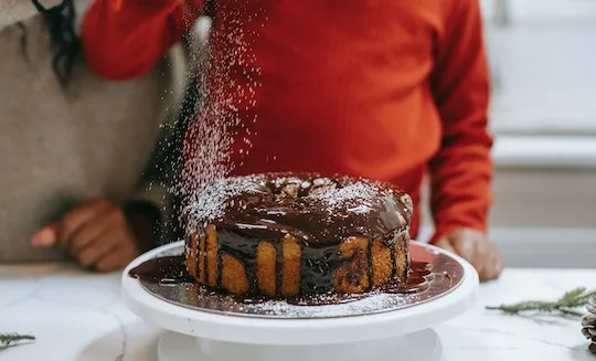 Joulukakun koristelu
